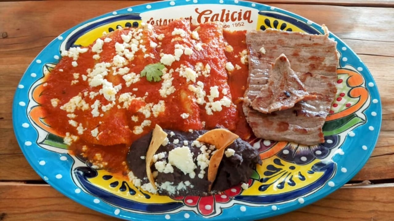 Enchiladas huastecas en plato